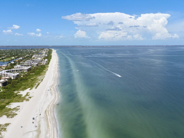 Family Friendly Complex in Sanibel Located on the Beach